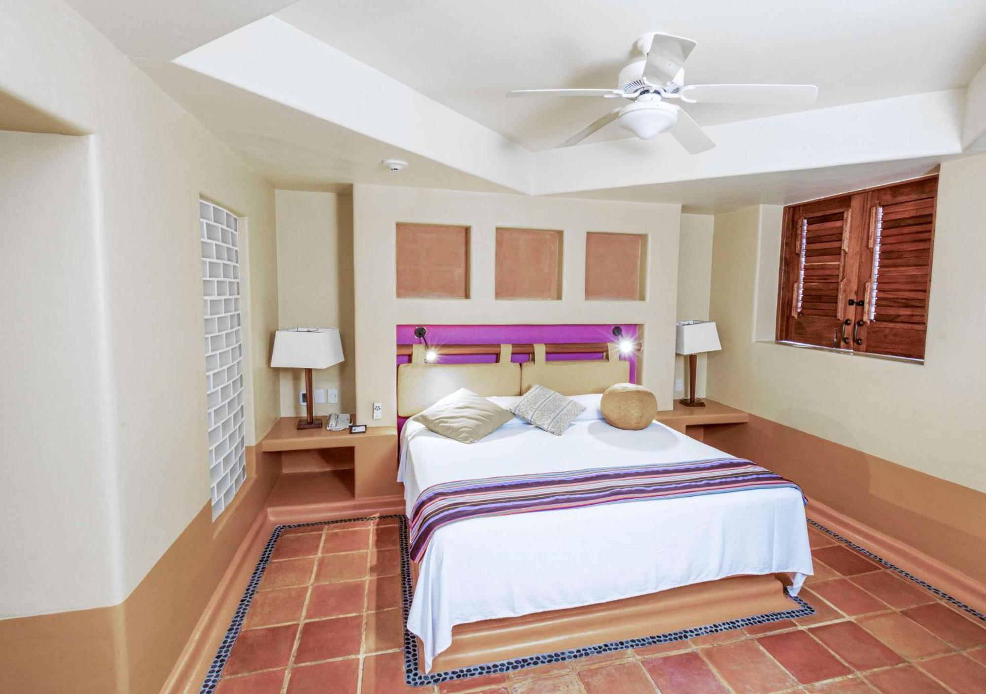 Hilton Grand Vacations Club Zihuatanejo Exterior foto