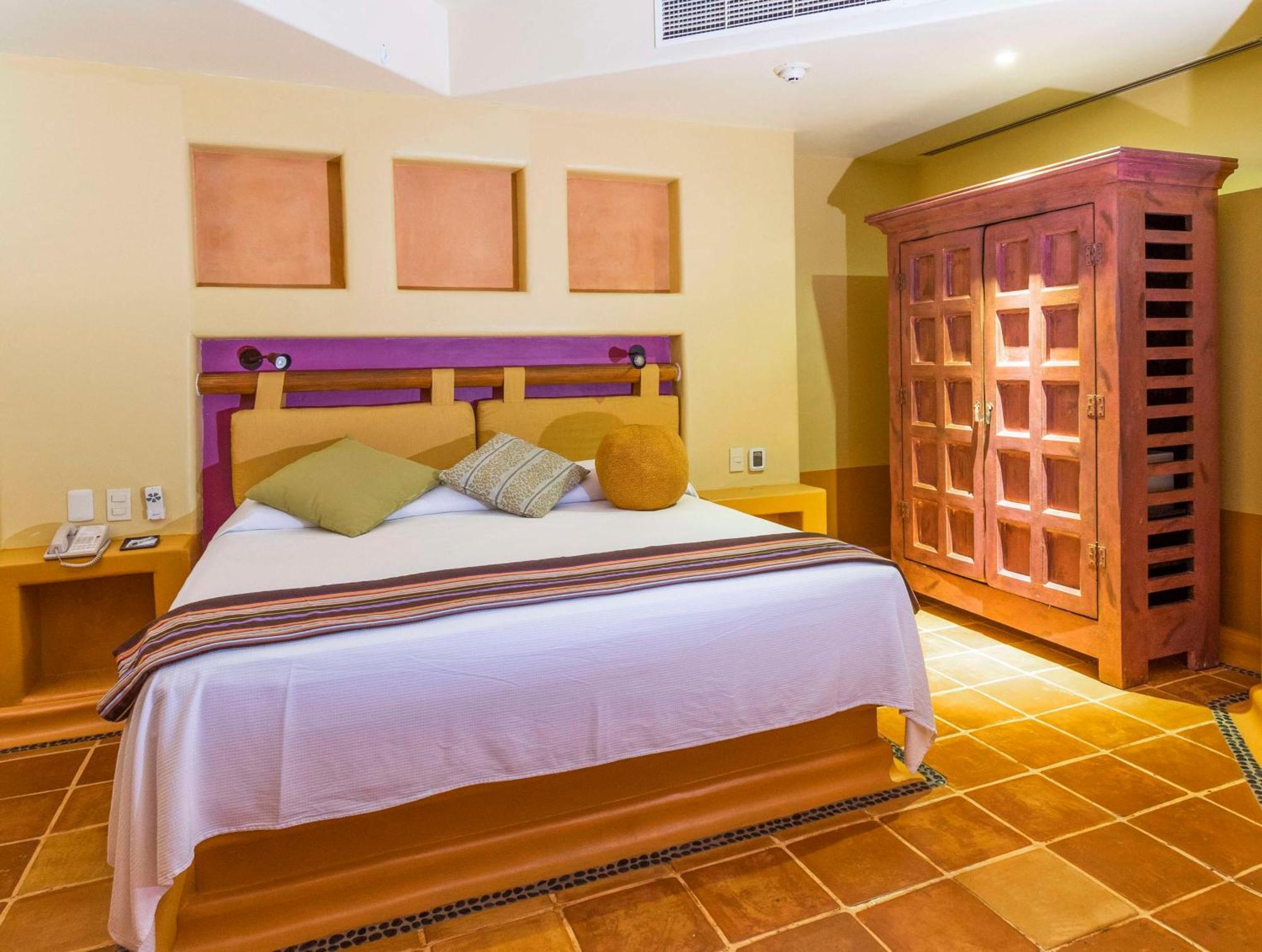 Hilton Grand Vacations Club Zihuatanejo Exterior foto