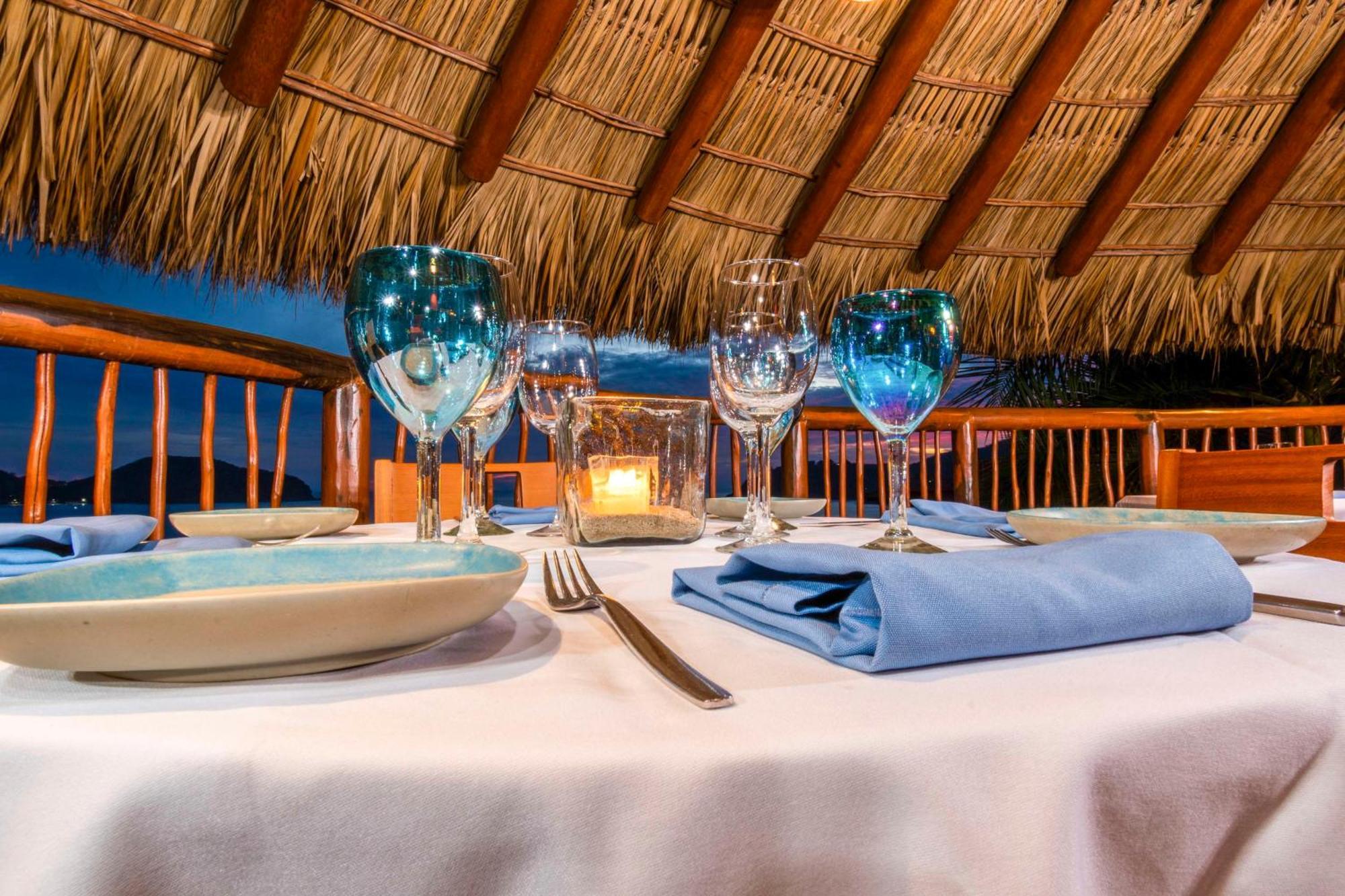 Hilton Grand Vacations Club Zihuatanejo Exterior foto