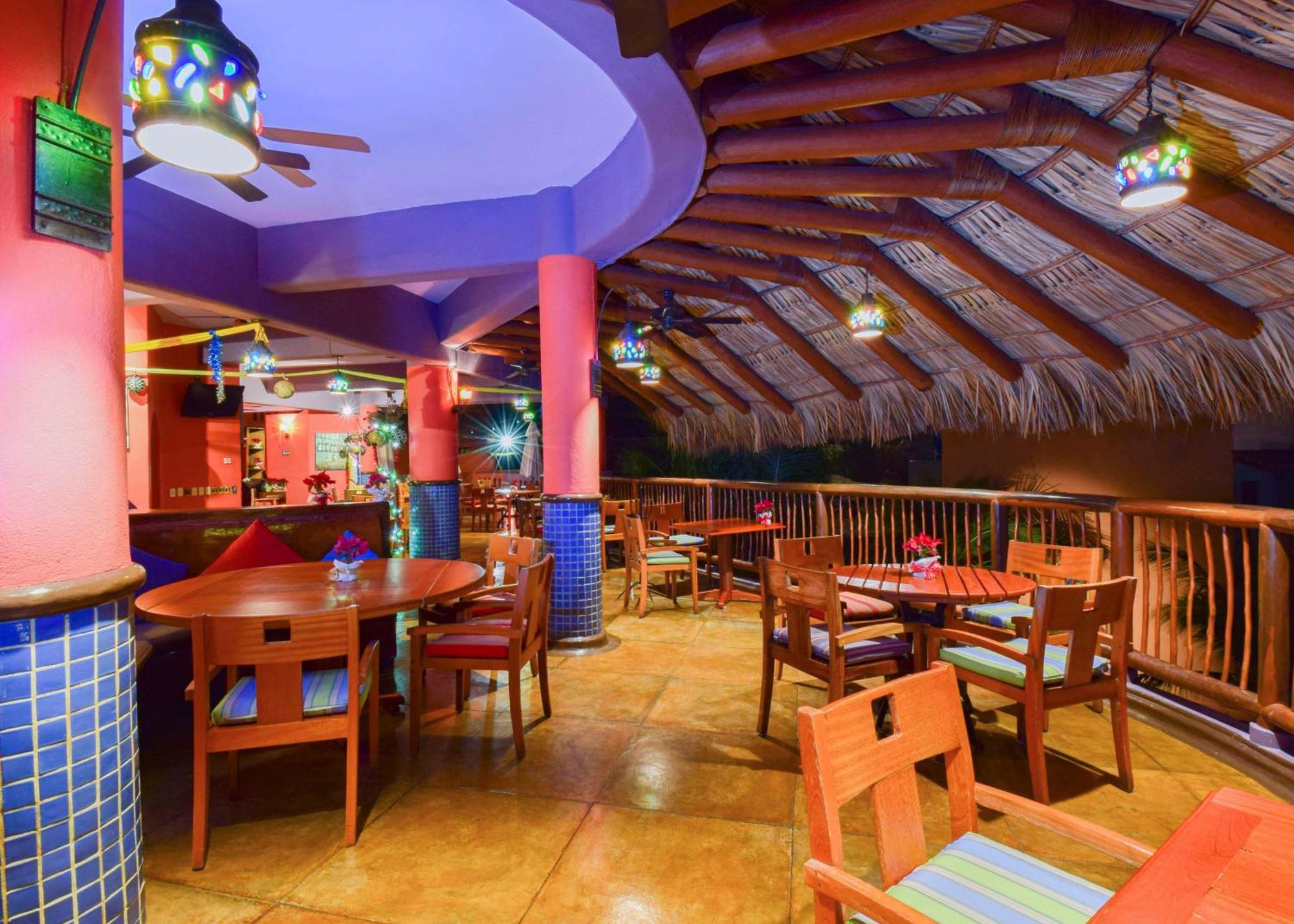 Hilton Grand Vacations Club Zihuatanejo Exterior foto